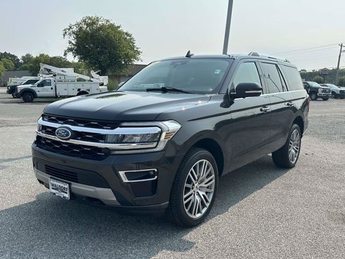 Used 2022 Ford Expedition Limited AWD/4WD image 3