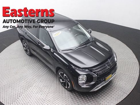 Used 2024 Mitsubishi Outlander SE AWD/4WD image 3