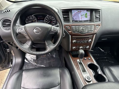 Used 2018 Nissan Pathfinder Platinum image 30