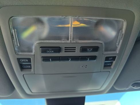 Used 2018 Toyota Highlander XLE FWD image 27