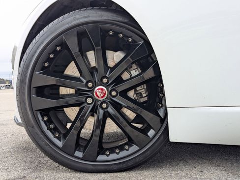 Used 2019 Jaguar F-TYPE Coupe image 29