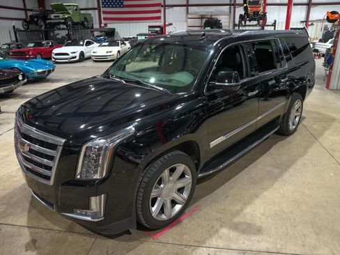 Used 2018 Cadillac Escalade ESV Luxury image 14