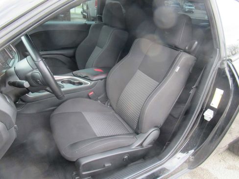 Used 2022 Dodge Challenger R/T w/ Blacktop Package image 18