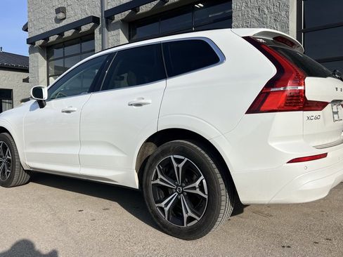 Used 2022 Volvo XC60 B5 Momentum w/ Climate Package image 5