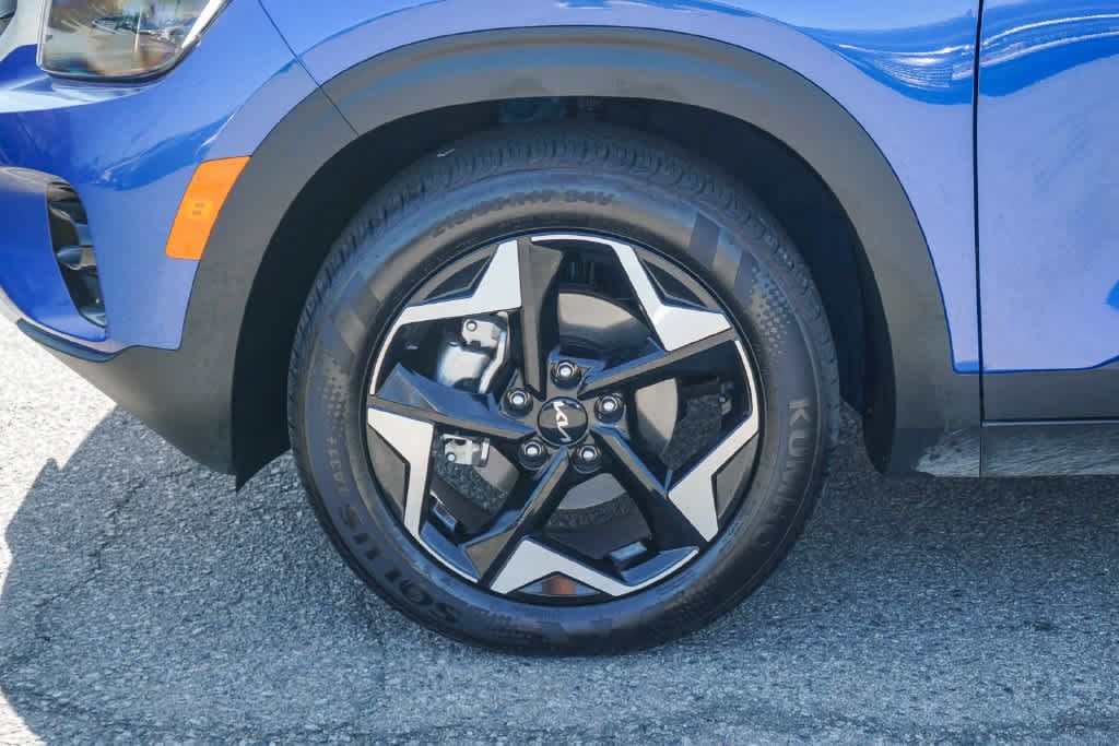 Certified 2025 Kia Seltos S FWD image 9