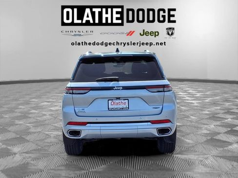 Used 2023 Jeep Grand Cherokee Summit w/ Advanced Protech Group IV AWD/4WD image 27