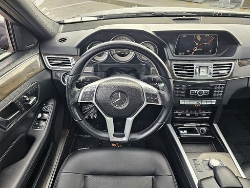 Used 2014 Mercedes-Benz E 350 Sedan image 24