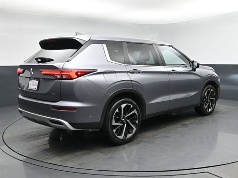 Used 2022 Mitsubishi Outlander SE image 20