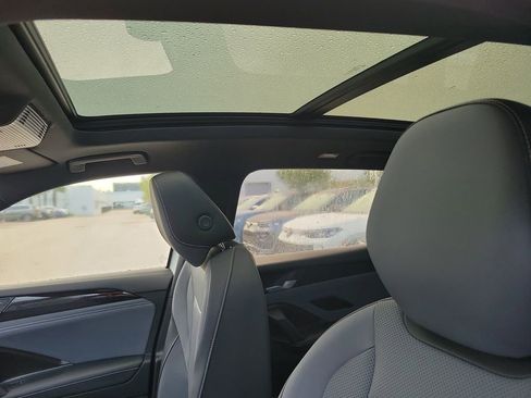 New 2026 Volkswagen Tiguan SE R-Line image 8