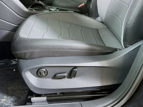 New 2026 Volkswagen Taos SE image 18
