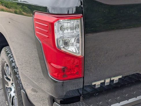Used 2021 Nissan Titan SV w/ SV Convenience Package RWD image 13