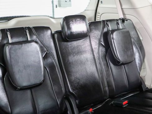 Used 2023 Chrysler Pacifica Touring-L FWD image 29