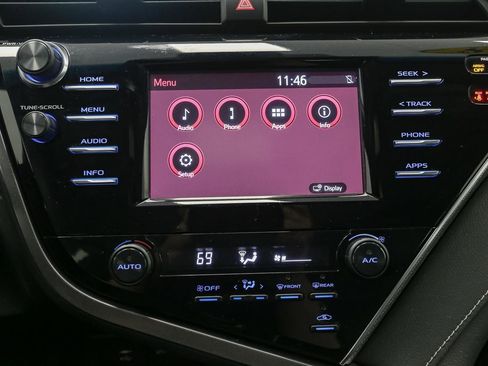 Used 2018 Toyota Camry SE image 25