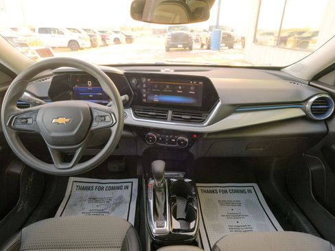 Used 2025 Chevrolet Trax LT image 29