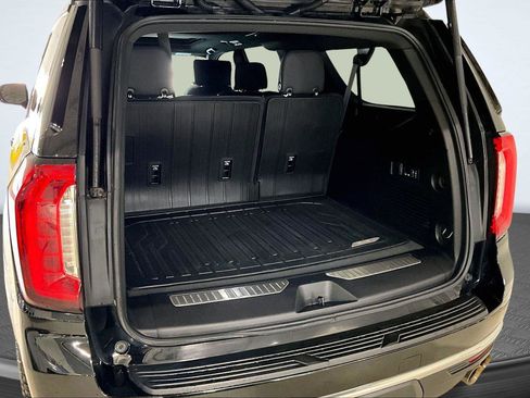 Used 2023 GMC Yukon XL Denali image 10