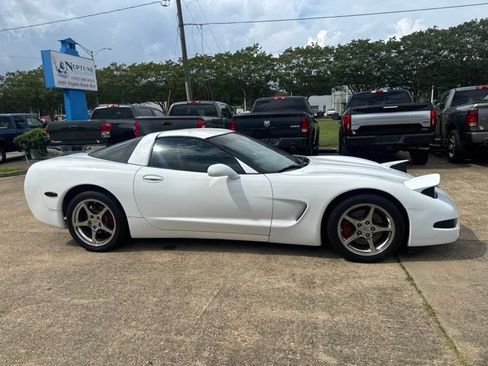Used 2004 Chevrolet Corvette Coupe w/ Roof Package RWD image 4