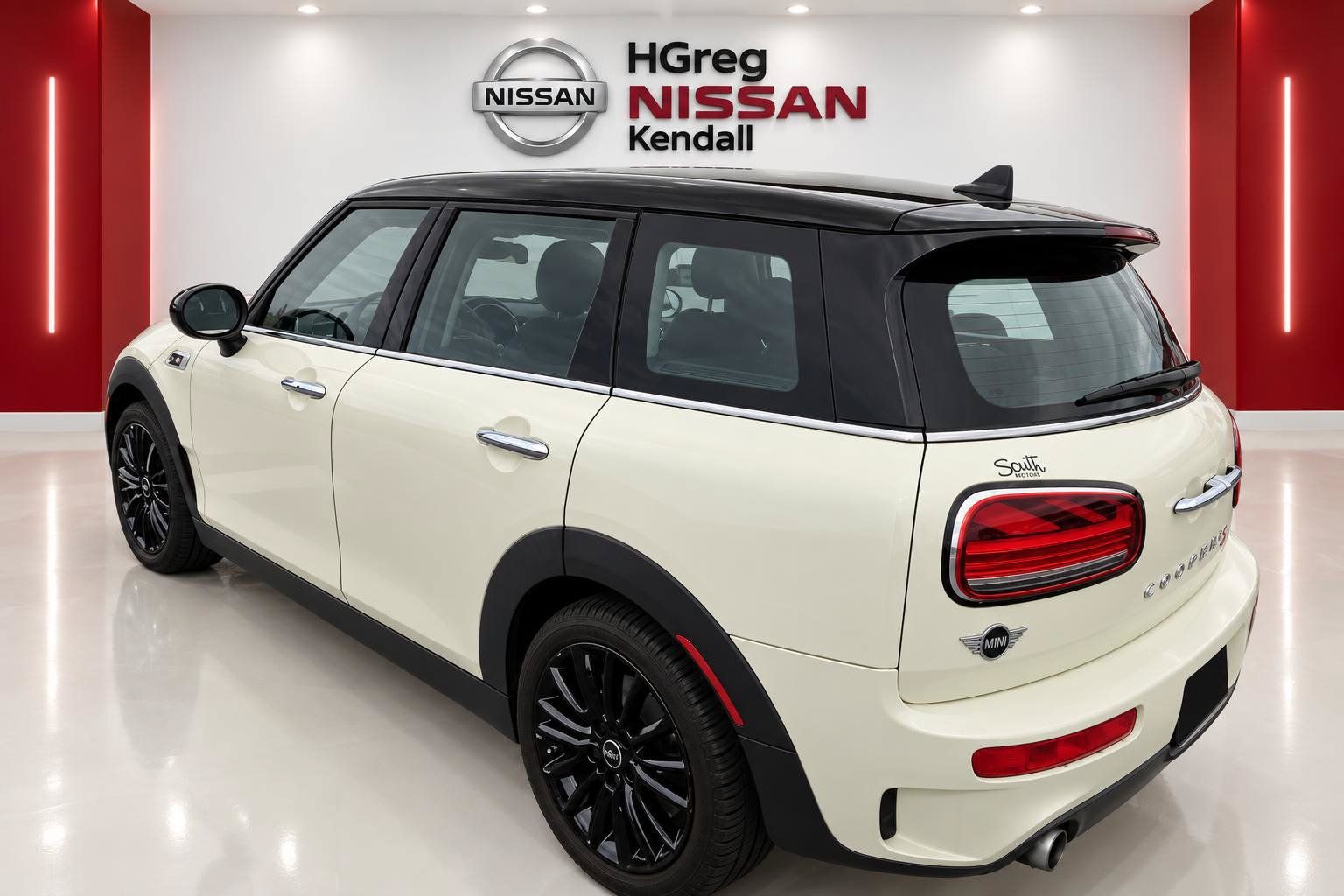 Used 2020 MINI Cooper Clubman S FWD image 2