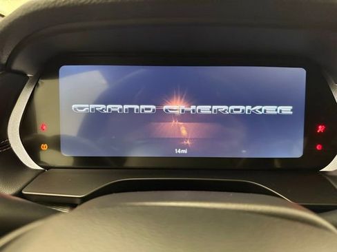 New 2025 Jeep Grand Cherokee L Laredo image 21