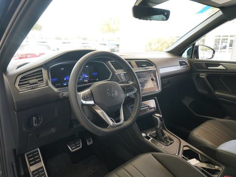 Certified 2023 Volkswagen Tiguan SE R-Line FWD image 9