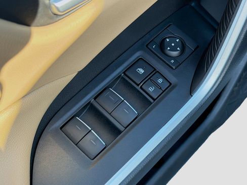 Used 2024 Toyota RAV4 XLE FWD image 21