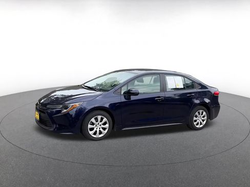 Used 2025 Toyota Corolla LE FWD image 6