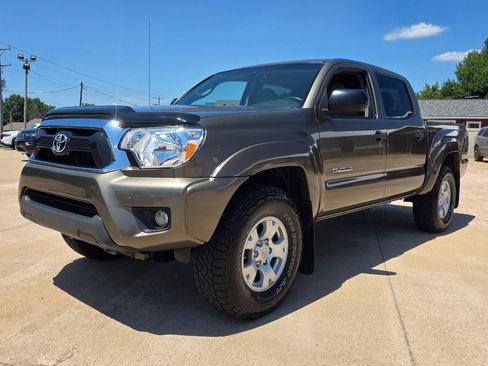 Used 2013 Toyota Tacoma 4x4 Double Cab w/ SR5 Pkg image 2