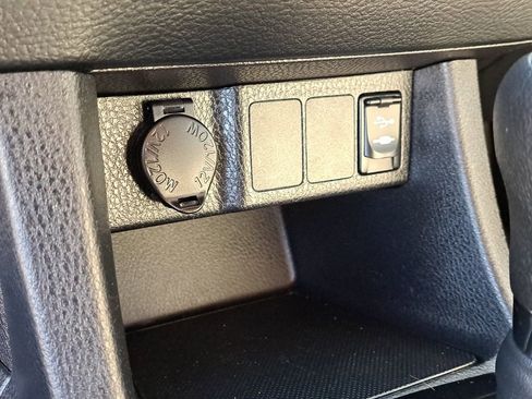 Used 2014 Toyota Corolla LE image 23