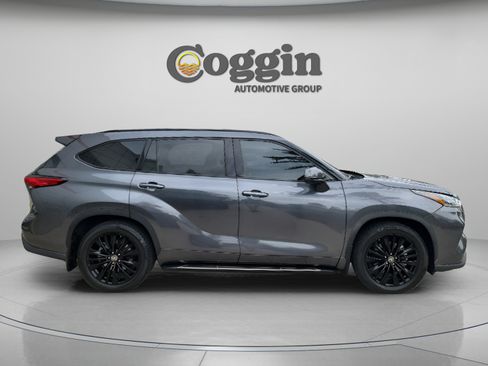 Used 2021 Toyota Highlander Platinum AWD/4WD image 4