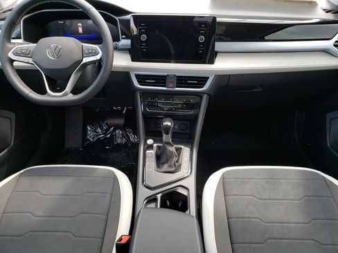 New 2026 Volkswagen Taos SE FWD image 9