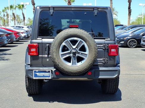 Used 2019 Jeep Wrangler Unlimited Sahara AWD/4WD image 4