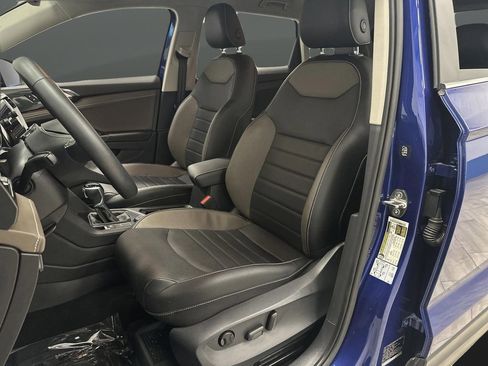 Used 2022 Volkswagen Taos SEL image 4