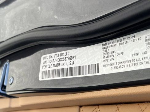 New 2025 Jeep Grand Cherokee Summit image 31