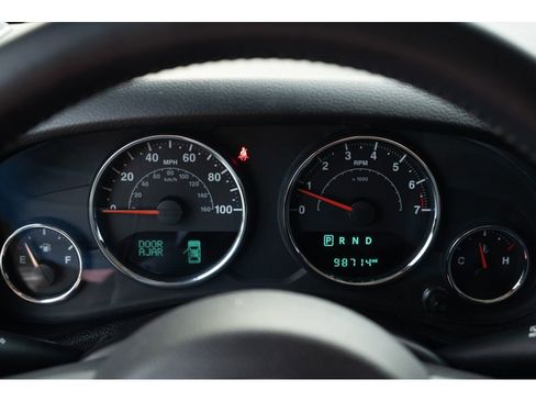 Used 2015 Jeep Wrangler Unlimited Sahara w/ Connectivity Group AWD/4WD image 22