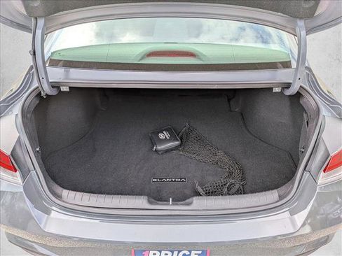 Used 2023 Hyundai Elantra Blue image 7