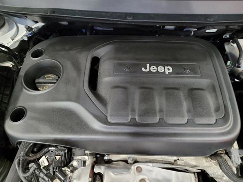 Used 2019 Jeep Cherokee Limited w/ Technology Group image 30