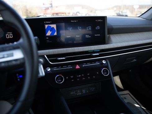 Used 2025 Hyundai Sonata SEL FWD image 13