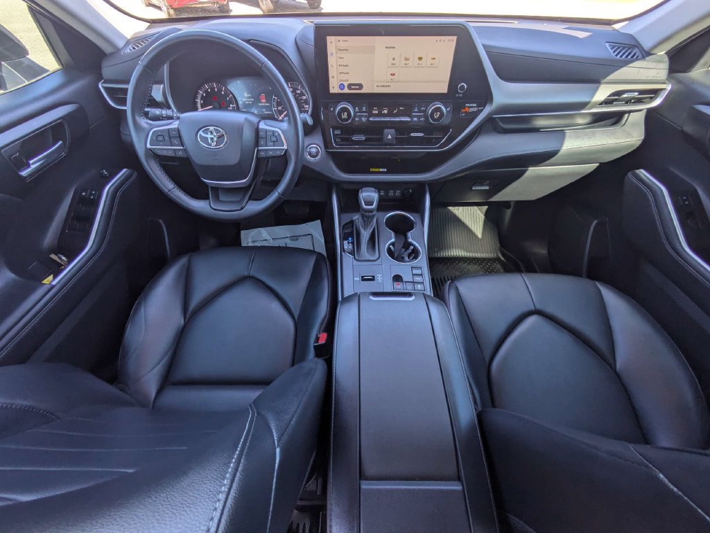 Used 2023 Toyota Highlander XLE FWD image 14