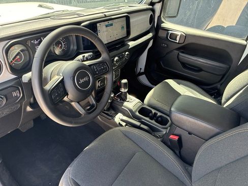 Used 2025 Jeep Wrangler Unlimited Sport AWD/4WD image 17