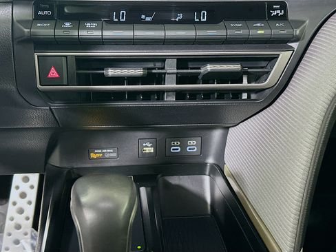 Used 2025 Toyota Camry SE FWD image 23