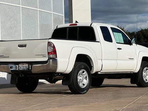 Used 2014 Toyota Tacoma PreRunner w/ SR5 Package image 4