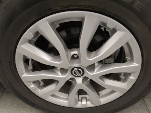 Used 2017 Nissan Rogue SV FWD image 31