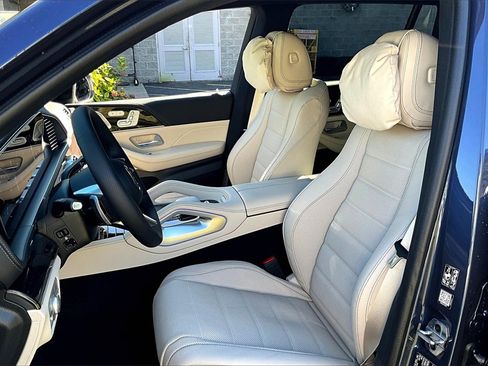 New 2026 Mercedes-Benz GLS 580 4MATIC image 9