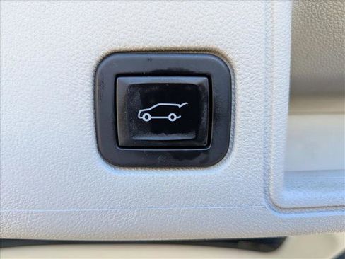Used 2022 GMC Terrain Denali w/ Denali Premium Package AWD/4WD image 7