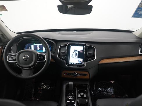 Used 2024 Volvo XC90 B6 Plus image 14