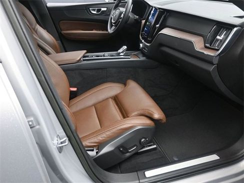 Used 2023 Volvo XC60 B5 Ultimate w/ Protection Package Premier FWD image 29