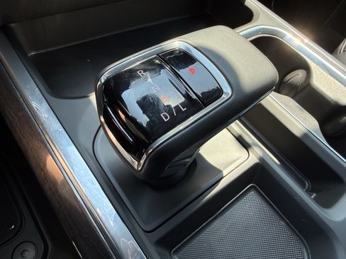 Used 2025 Chevrolet Silverado 1500 LTZ AWD/4WD image 27