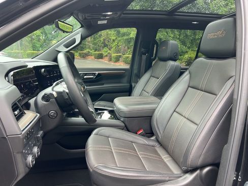 Certified 2025 Chevrolet Tahoe High Country AWD/4WD image 18