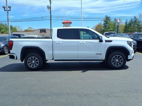 Used 2024 GMC Sierra 1500 AT4 w/ Technology Package AWD/4WD image 4