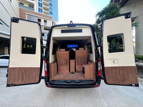 Used 2019 Mercedes-Benz Sprinter 144 image 34