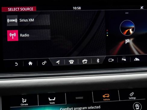 Used 2021 Land Rover Range Rover Sport SVR Carbon Edition image 24